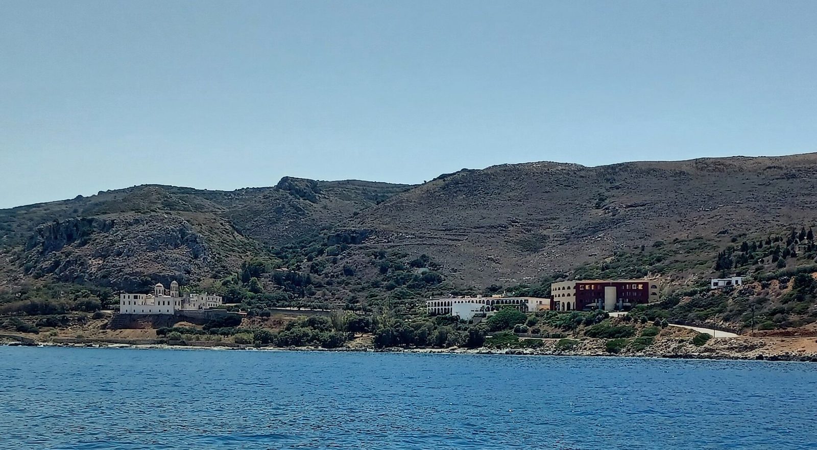 Lugn hamn och kust i Kolymbari väster om Chania på Kreta